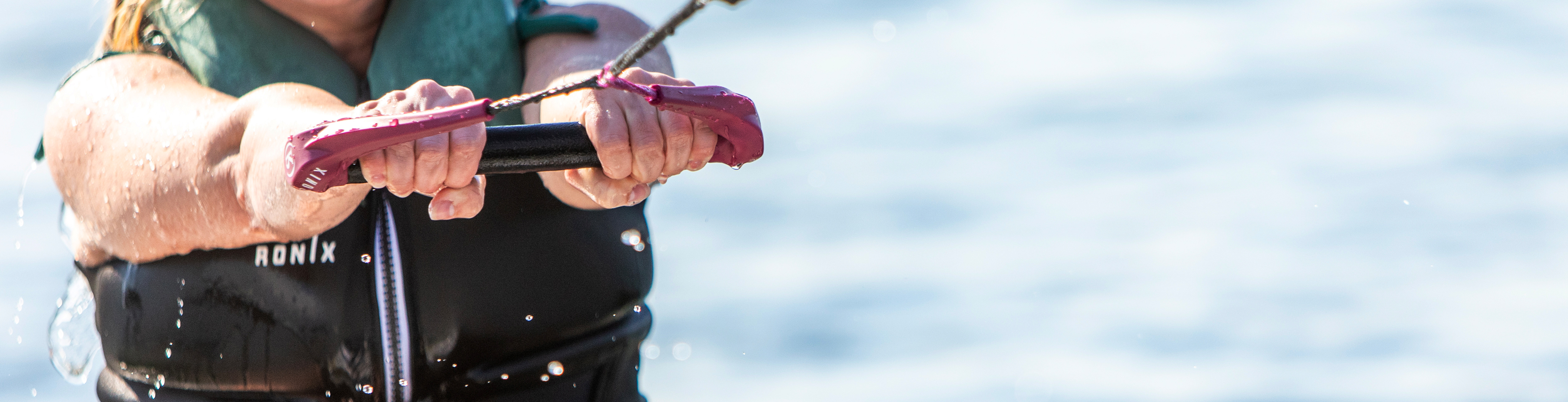 WOMEN'S SILICONE STRETCH SURF ROPE WITH HANDLE | Ronix Wake