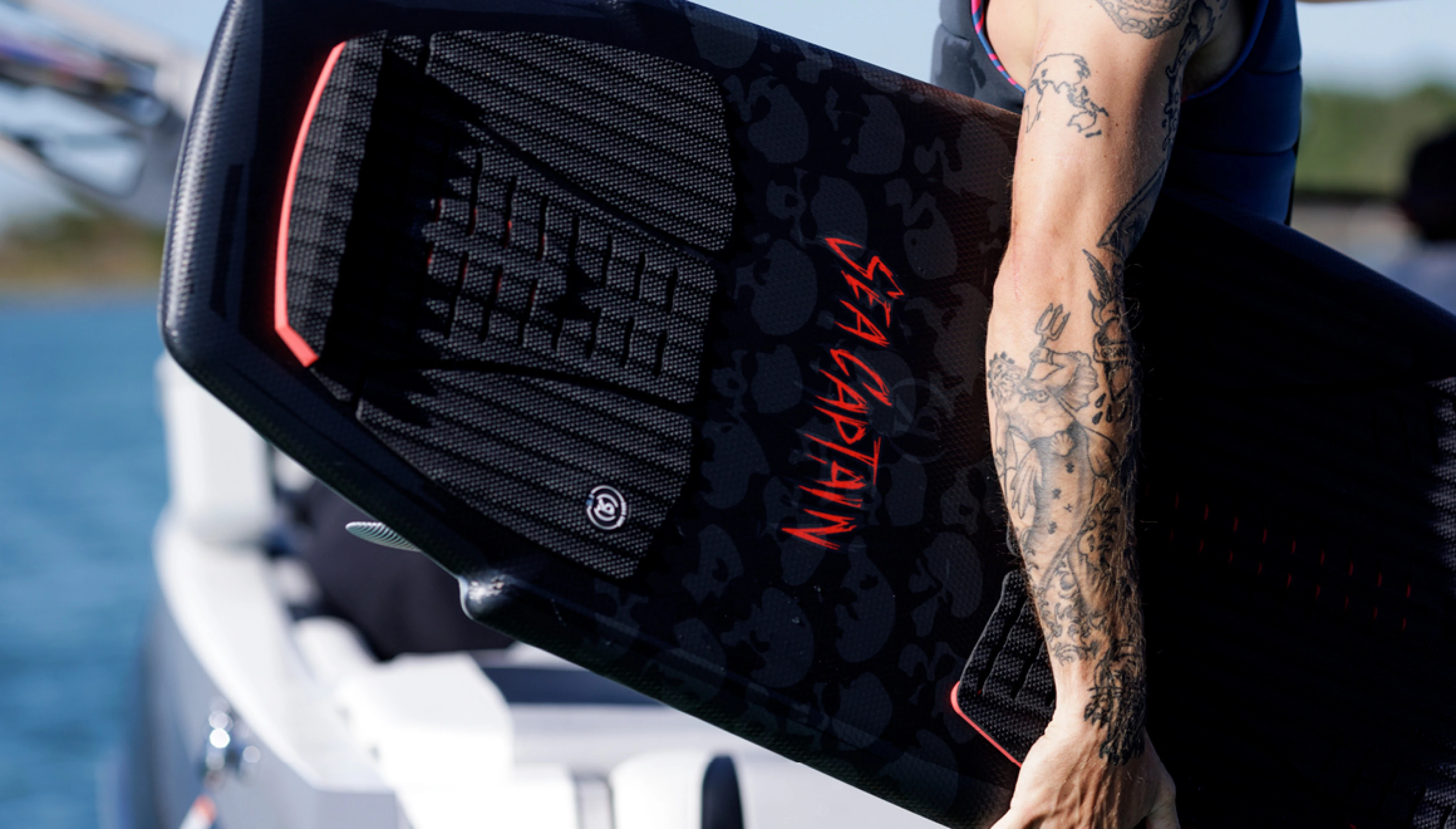 RNX25_ProductGallery_1160x660_SeaCaptain4