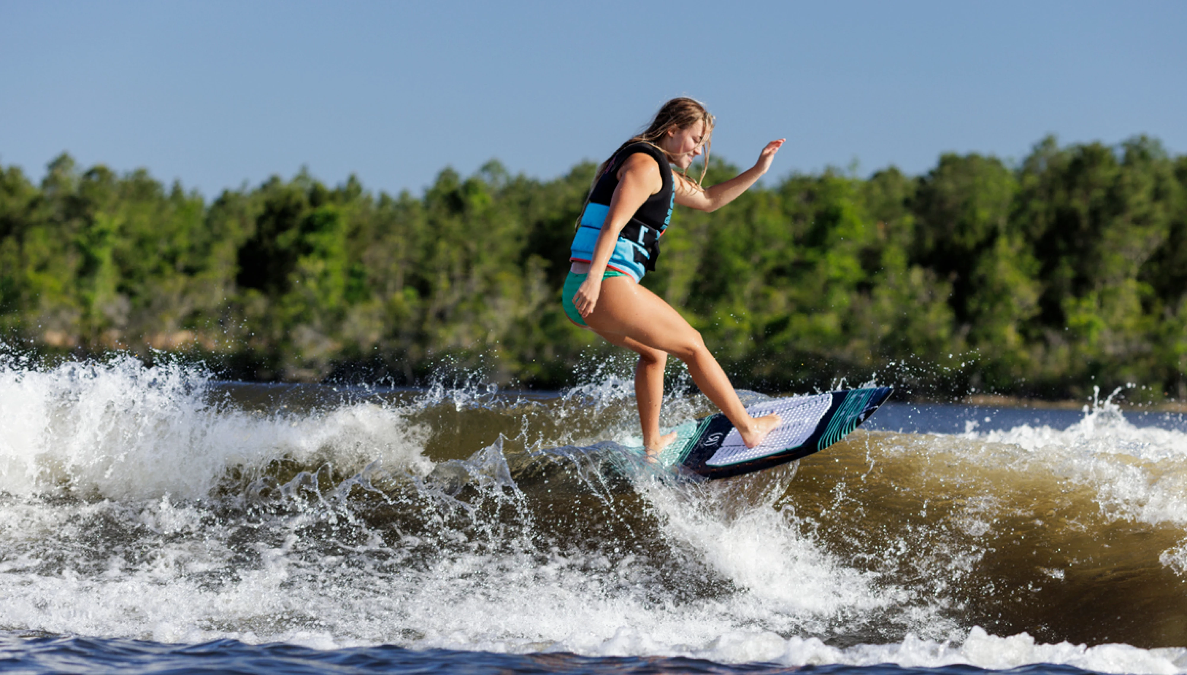 RNX25_ProductGallery_1160x660_Cloudbreak