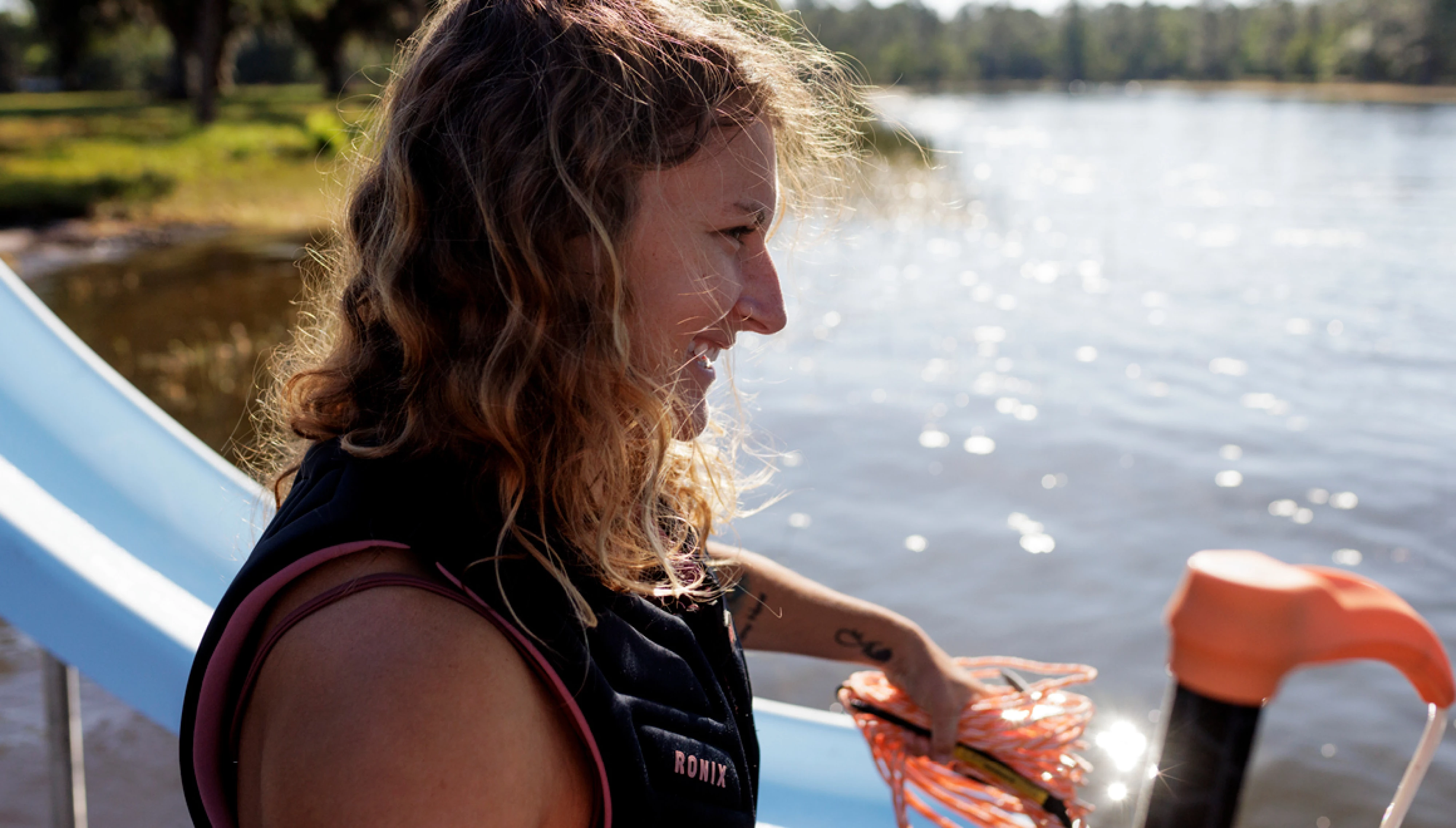 RNX25_ProductGallery_1160x660_MoonStone3