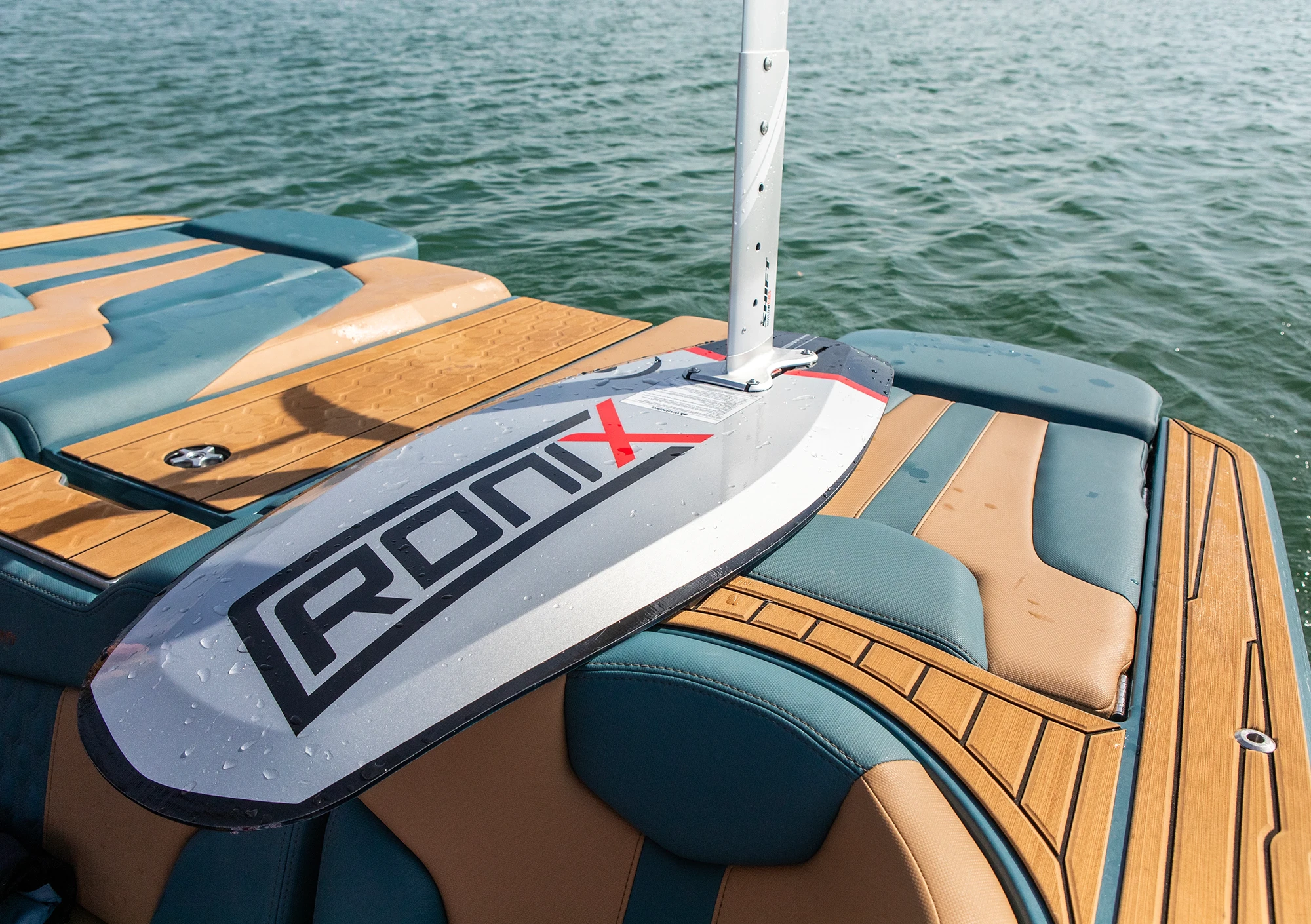 RONIX-ACTION-LIFESTYLE-FOILS_01A9168
